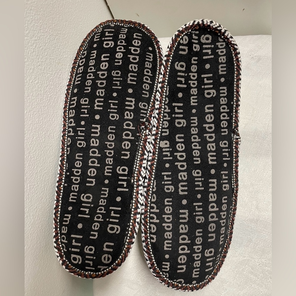 🖤Madden Girl Slippers🖤 - Picture 11 of 11